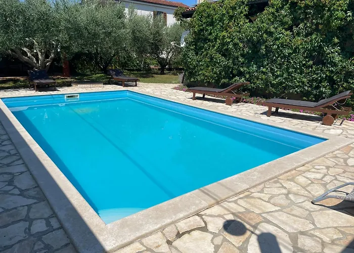Fabris Apartments With Pool And Top Location Near Sea