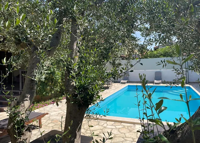 Fabris Apartments With Pool And Top Location Near Sea