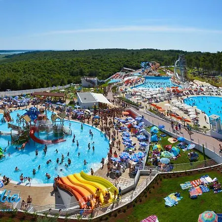 Fabris Apartments With Pool And Top Location Near Sea Novigrad Istria Exterior foto