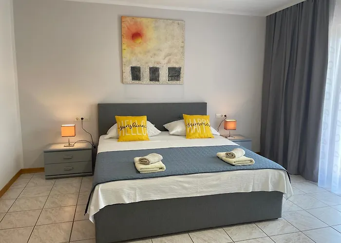 Fabris Apartments With Pool And Top Location Near Sea