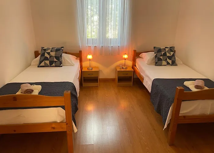Fabris Apartments With Pool And Top Location Near Sea