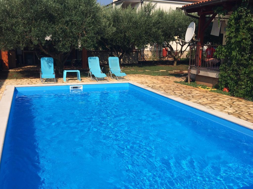 Fabris With Pool And Location Near Sea Apartment Novigrad Istria