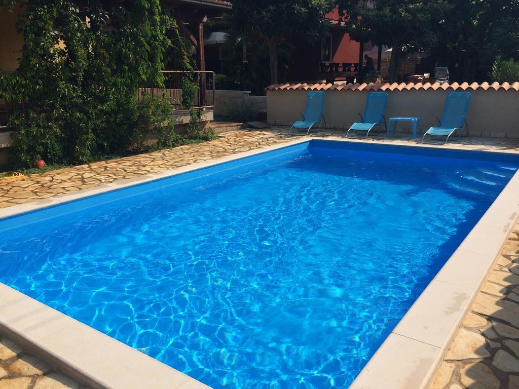 Fabris With Pool And Location Near Sea Apartment