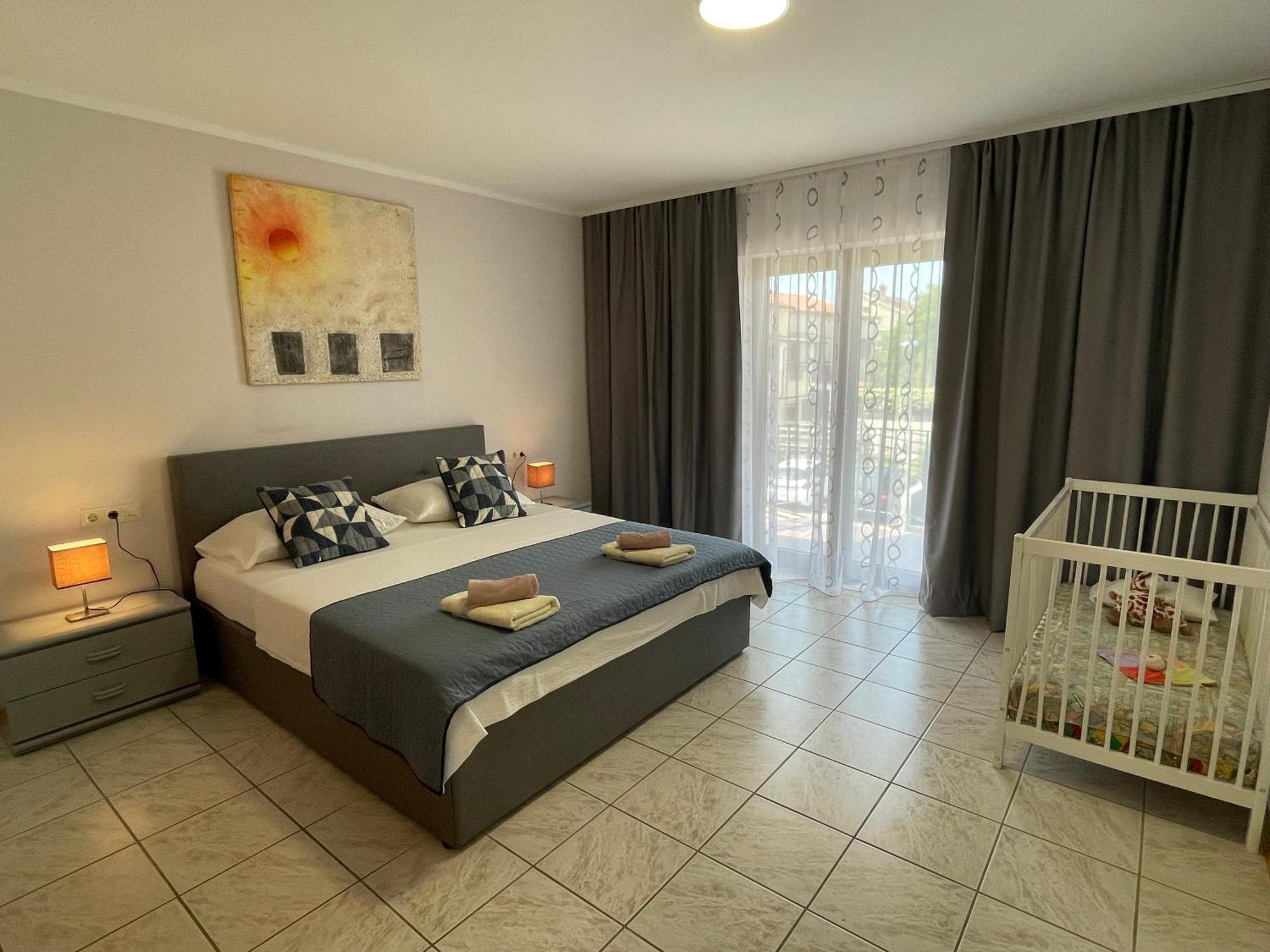 Fabris With Pool And Location Near Sea Apartment