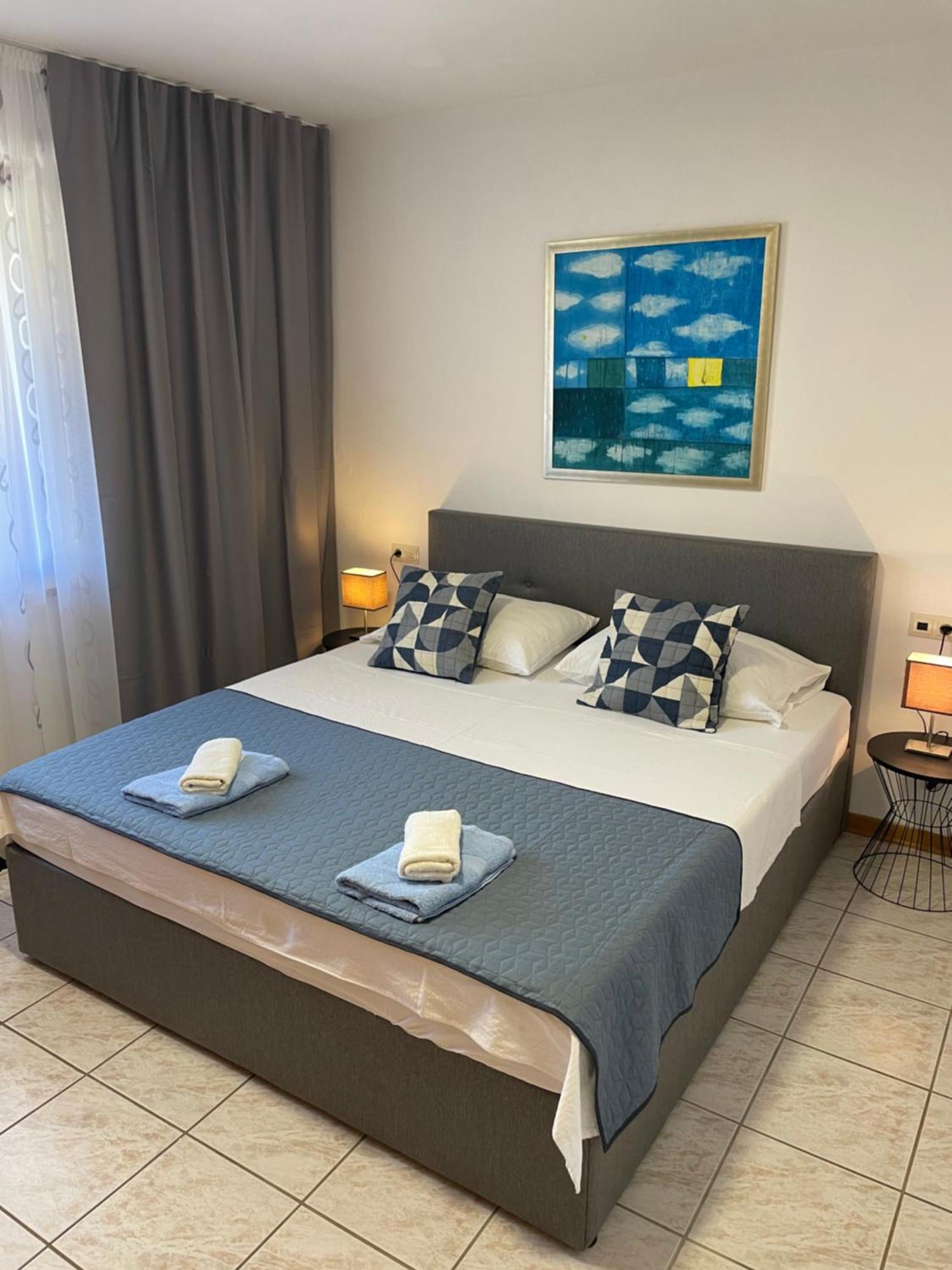 Fabris With Pool And Location Near Sea