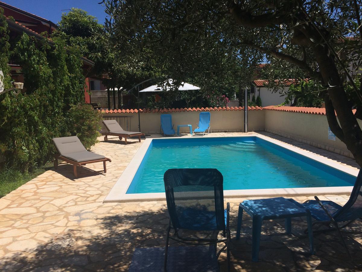 Fabris With Pool And Location Near Sea Apartment Novigrad Istria