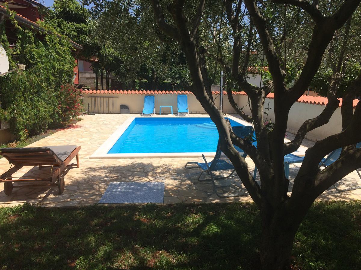 Fabris With Pool And Location Near Sea Apartment Novigrad Istria