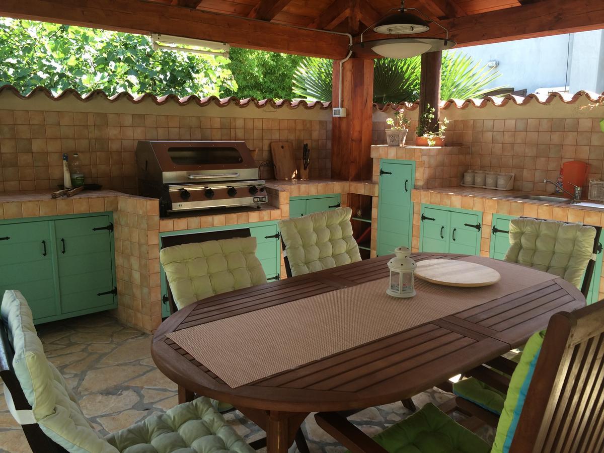 Fabris With Pool And Location Near Sea Apartment *