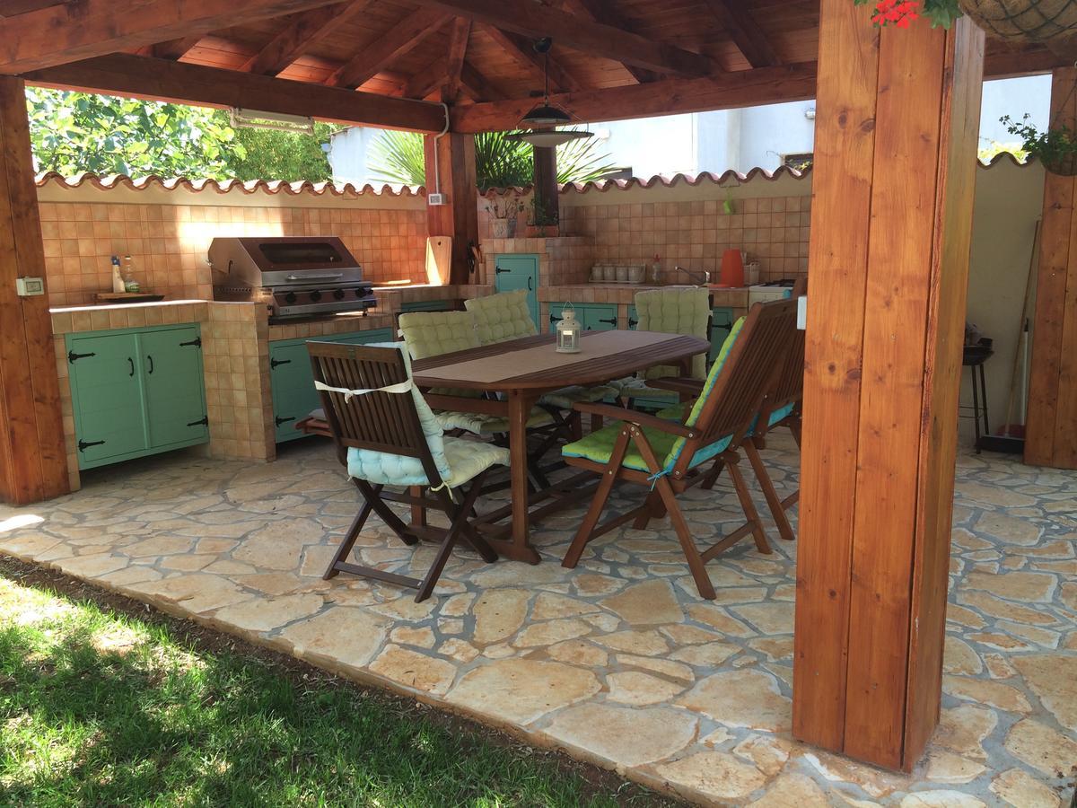 Fabris With Pool And Location Near Sea Apartment