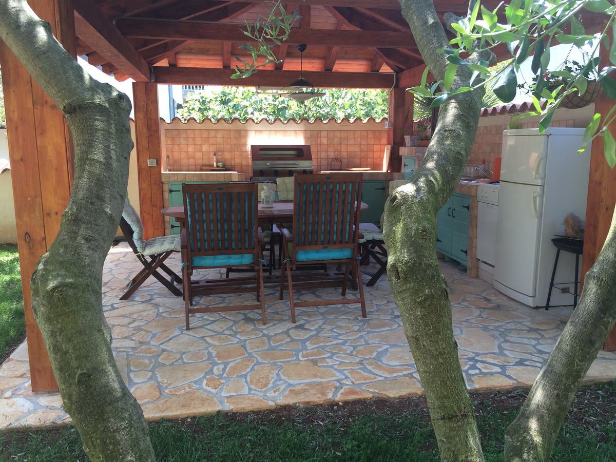 Fabris With Pool And Location Near Sea Apartment *