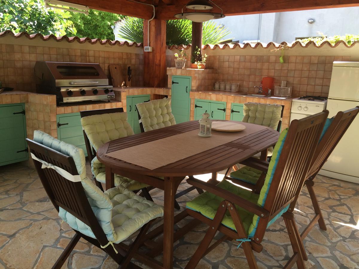 Fabris With Pool And Location Near Sea